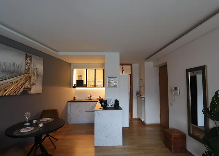 Ausblick Kleinjuwel Mit Panoramablick + Garage Lägenhet Merano